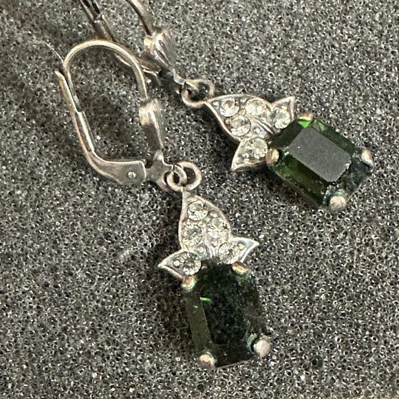 Emerald Green Cut Crystals Lever Back Earrings - Pewter Tone - Picture 2 of 3